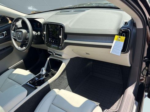 New 2026 Volvo XC40 B4 Plus w/ Climate Package FWD image 30