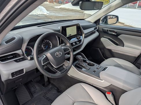 Used 2026 Toyota Highlander XLE image 18