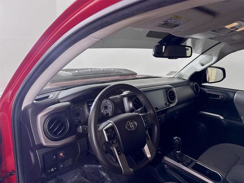 Used 2022 Toyota Tacoma SR5 image 9