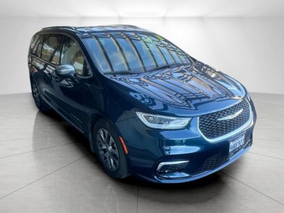 Used 2023 Chrysler Pacifica Pinnacle