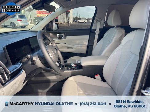 Used 2025 Kia Sorento S image 4