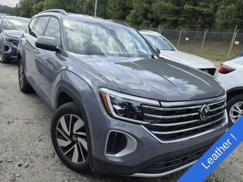 Used 2025 Volkswagen Atlas SE AWD/4WD image 3