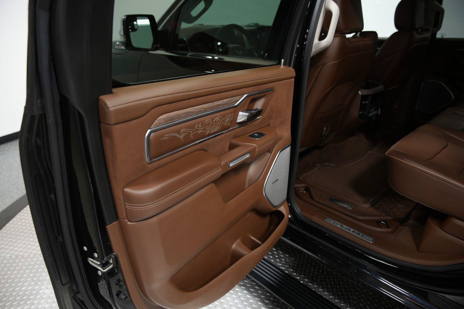 Used 2023 RAM 1500 Limited AWD/4WD image 36