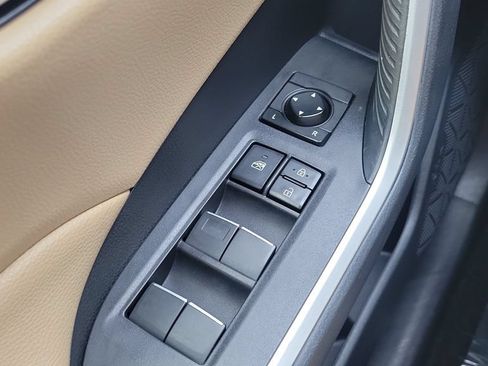 Used 2019 Toyota RAV4 XLE Premium FWD image 19