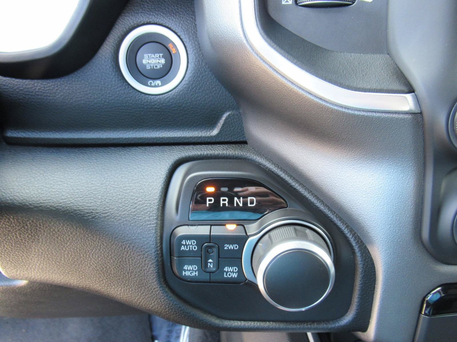 Used 2019 RAM 1500 4x4 Crew Cab image 26