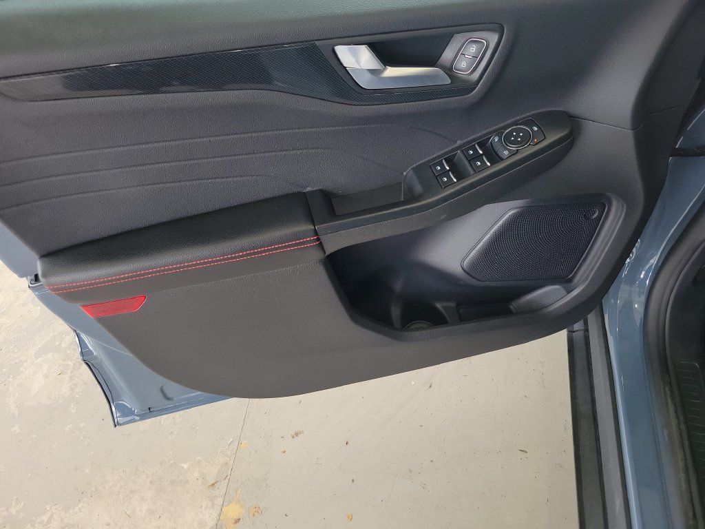 Used 2024 Ford Escape ST-Line w/ Tech Pack #1 FWD image 21