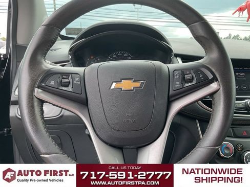 Used 2022 Chevrolet Trax LT w/ LT Convenience Package AWD/4WD image 25
