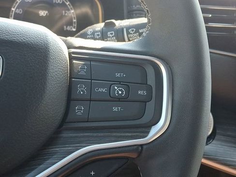 Used 2024 Jeep Wagoneer Series II w/ Flexible Seating Group RWD image 23