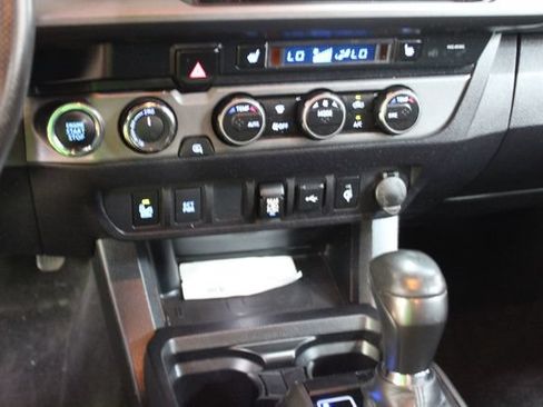 Used 2021 Toyota Tacoma TRD Off-Road AWD/4WD image 20
