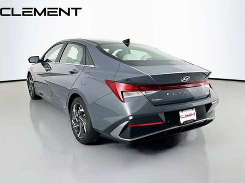Certified 2024 Hyundai Elantra Limited FWD image 10