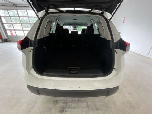 Used 2024 Nissan Rogue S AWD/4WD image 22
