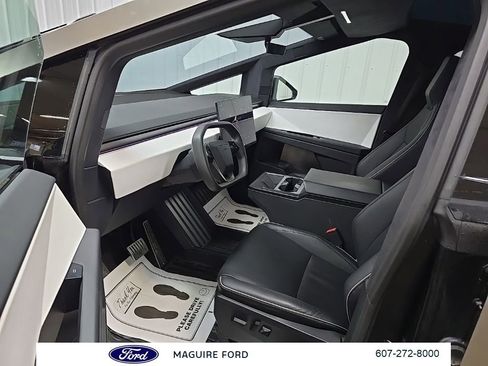 Used 2024 Tesla Cybertruck AWD Crew Cab image 30