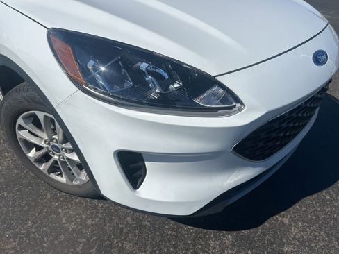 Used 2020 Ford Escape SE image 17