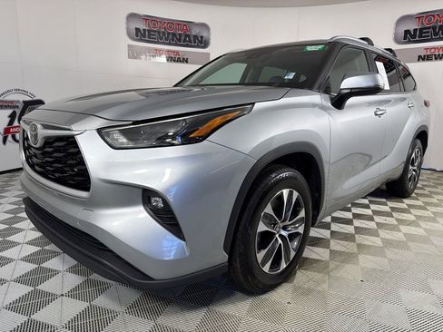 Used 2023 Toyota Highlander XLE image 8
