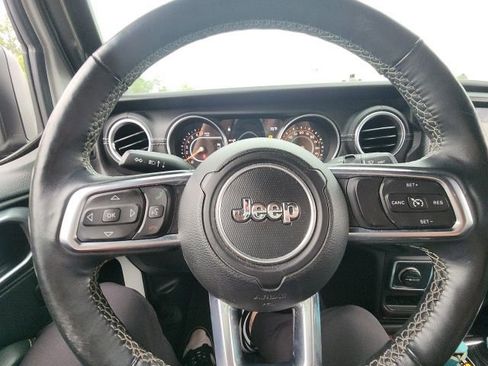 Used 2018 Jeep Wrangler Unlimited Sahara AWD/4WD image 35