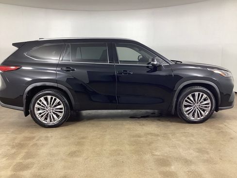 Used 2020 Toyota Highlander Platinum AWD/4WD image 4