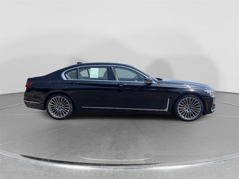 Used 2021 BMW 740i RWD image 6