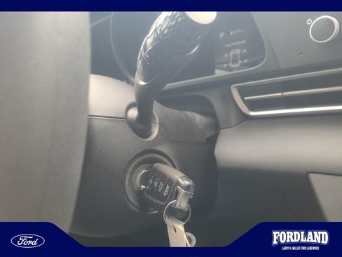 Used 2022 Hyundai Elantra SE FWD image 29