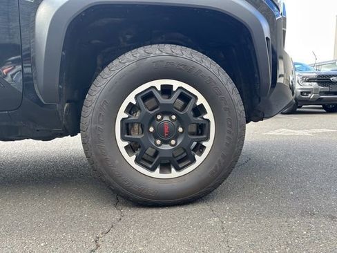 Used 2024 Toyota Tacoma TRD Off-Road image 33