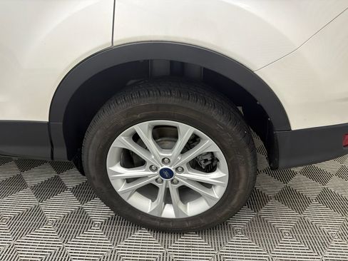 Used 2017 Ford Escape SE w/ Equipment Group 201A FWD image 21