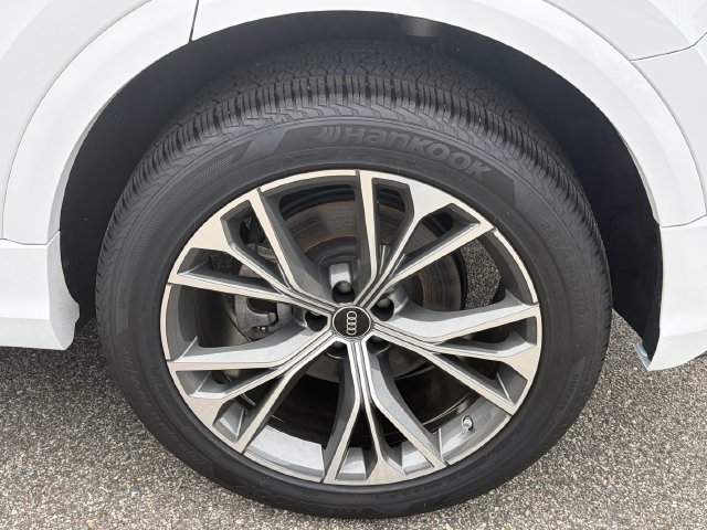 Used 2025 Audi Q8 Premium Plus AWD/4WD image 12