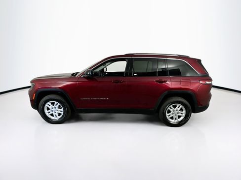Used 2023 Jeep Grand Cherokee Laredo w/ Trailer Tow Prep Group (B) AWD/4WD image 8