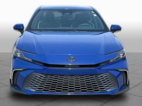Used 2025 Toyota Camry SE FWD image 4