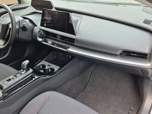 Used 2025 Toyota Prius LE FWD image 21