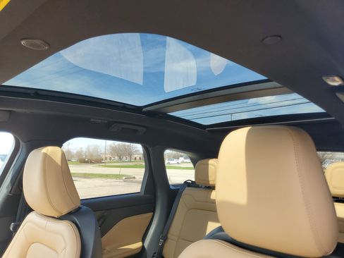 Certified 2023 Lincoln Corsair Reserve w/ Equipment Group 202A image 11