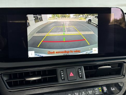 Used 2025 Lexus ES 300h w/ Premium Package FWD image 24
