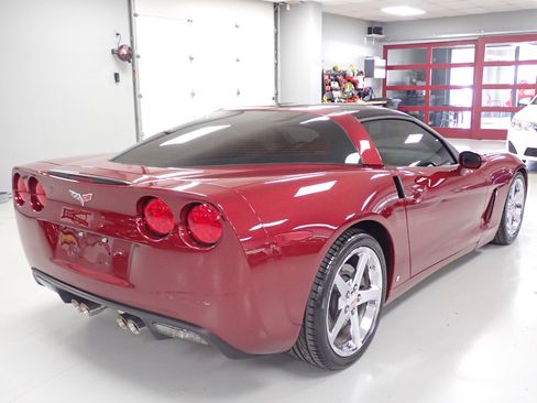 Used 2006 Chevrolet Corvette Coupe w/ Preferred Equipment Group image 2