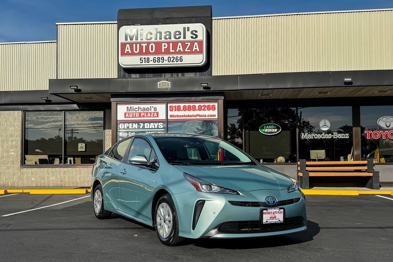 Used 2019 Toyota Prius LE FWD image 2