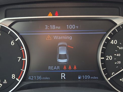 Used 2025 Nissan Altima 2.5 SV FWD image 11