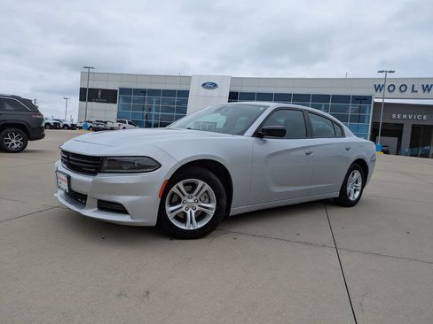 Used 2023 Dodge Charger SXT image 4