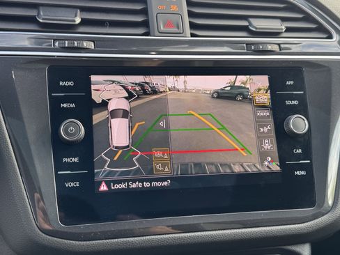 Certified 2024 Volkswagen Tiguan SE R-Line image 28
