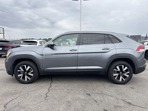 Certified 2022 Volkswagen Atlas Cross Sport SE image 2