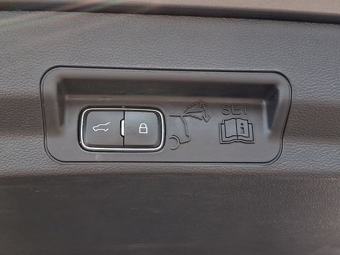 Used 2023 Ford Explorer XLT w/ Equipment Group 202A AWD/4WD image 36
