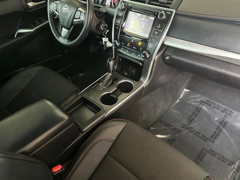 Used 2017 Toyota Camry SE image 15