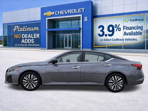 Used 2024 Nissan Altima 2.5 SV FWD image 3