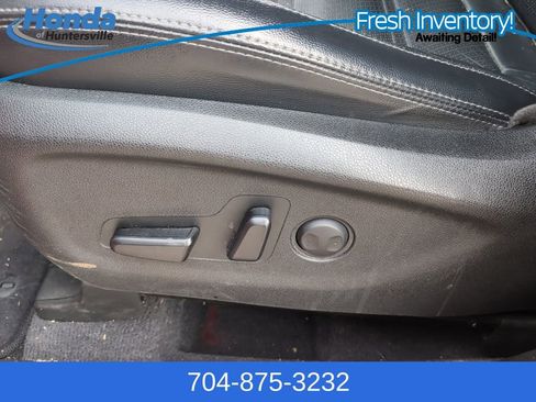 Used 2017 Kia Sorento LX w/ LX Convenience Package image 18