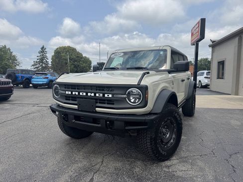 Used 2025 Ford Bronco Big Bend w/ Black Diamond Package AWD/4WD image 2