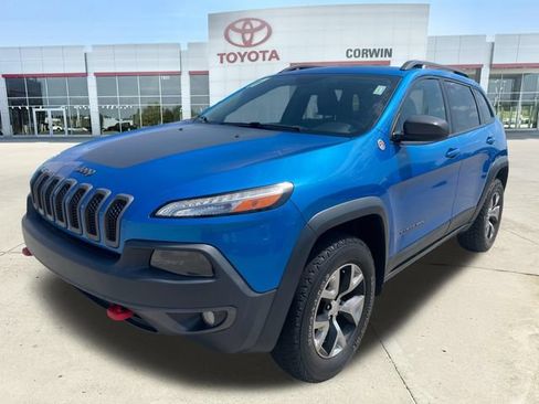 Used 2017 Jeep Cherokee Trailhawk AWD/4WD image 7