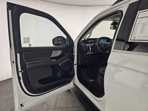 Used 2025 Ford Expedition Active AWD/4WD image 21