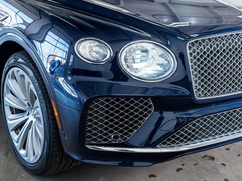 Used 2021 Bentley Bentayga image 18