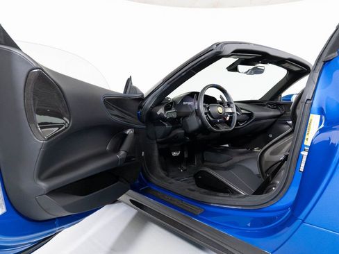 Used 2022 Ferrari SF90 Spider image 30