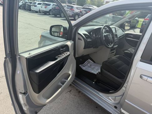Used 2014 Dodge Grand Caravan SE w/ Quick Order Package 29E SE FWD image 9