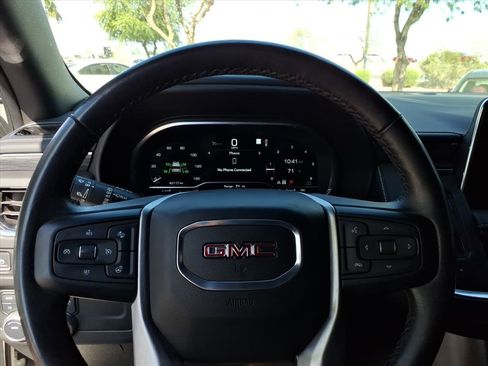 Used 2022 GMC Yukon XL SLT w/ SLT Premium Package image 19