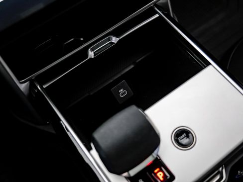 Used 2024 Land Rover Range Rover SE image 52