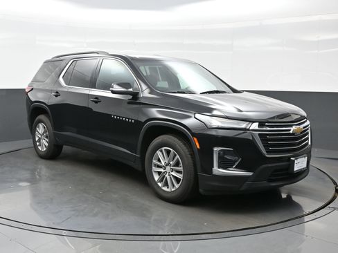 Used 2022 Chevrolet Traverse LT image 8