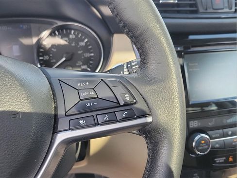 Used 2018 Nissan Rogue SL w/ Premium Package image 20